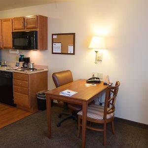 One-Bedroom King Suite Hearing Accessible Tub